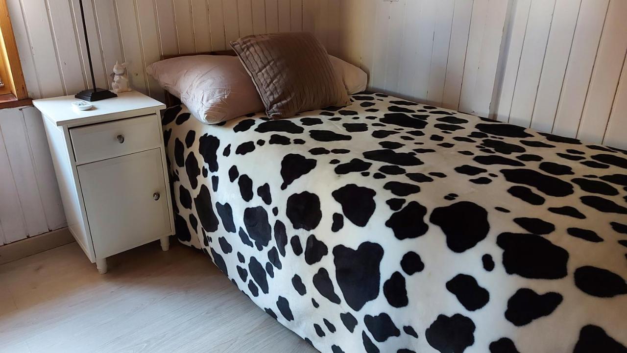 Petite Maison Sur La Colline Du Gibloux: 1Chambre,1 Salon Et Salle De Bain Prives Au Rez De Chausse, Piscine Exterieur Et Bbq , Le Châtelard-Montreux Eksteriør bilde