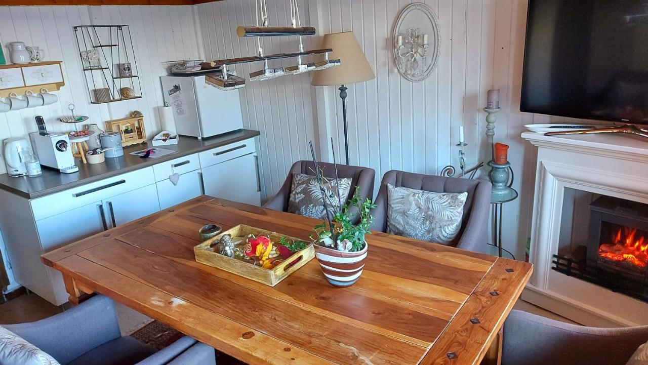 Petite Maison Sur La Colline Du Gibloux: 1Chambre,1 Salon Et Salle De Bain Prives Au Rez De Chausse, Piscine Exterieur Et Bbq , Le Châtelard-Montreux Eksteriør bilde
