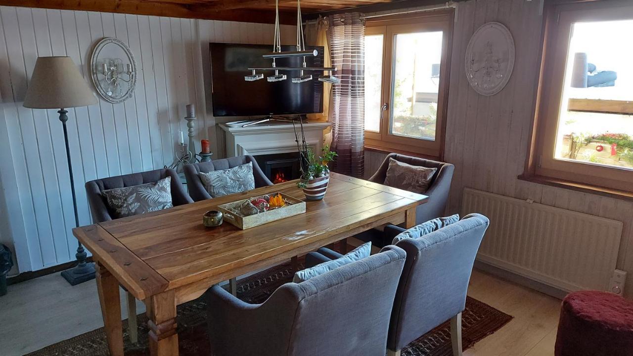 Petite Maison Sur La Colline Du Gibloux: 1Chambre,1 Salon Et Salle De Bain Prives Au Rez De Chausse, Piscine Exterieur Et Bbq , Le Châtelard-Montreux Eksteriør bilde
