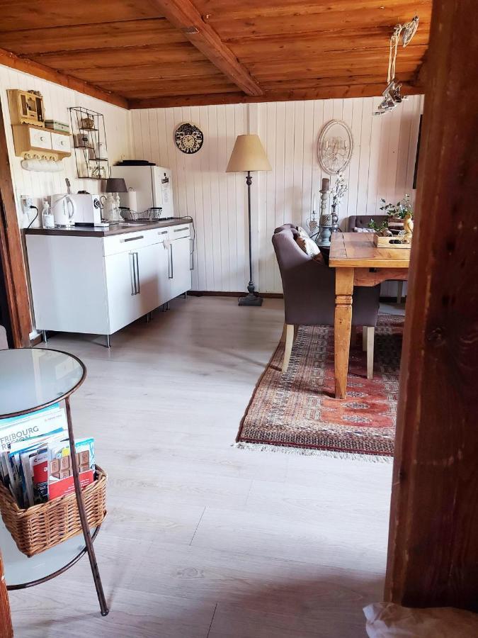 Petite Maison Sur La Colline Du Gibloux: 1Chambre,1 Salon Et Salle De Bain Prives Au Rez De Chausse, Piscine Exterieur Et Bbq , Le Châtelard-Montreux Eksteriør bilde